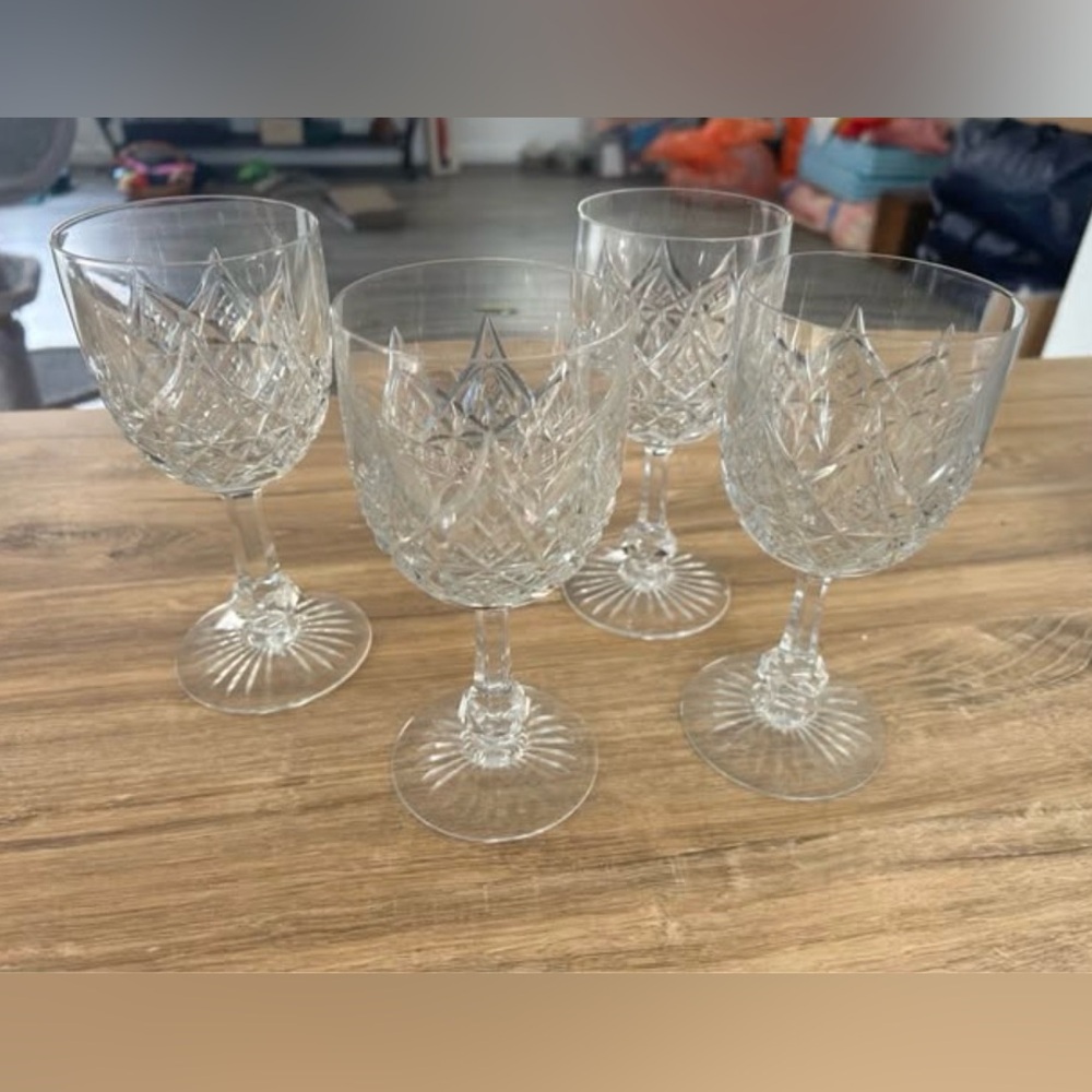 Clear Cut Crystal-Style Wine Glasses - Set of 4